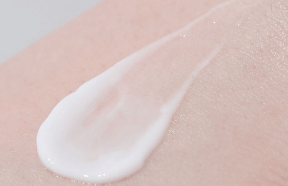 Eye cream for dryness and dark circles shown from the front